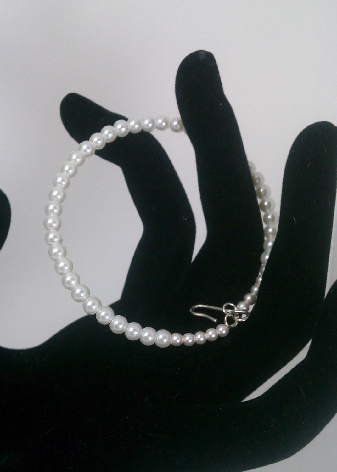 White Pearl single wrap memory wire bracelet