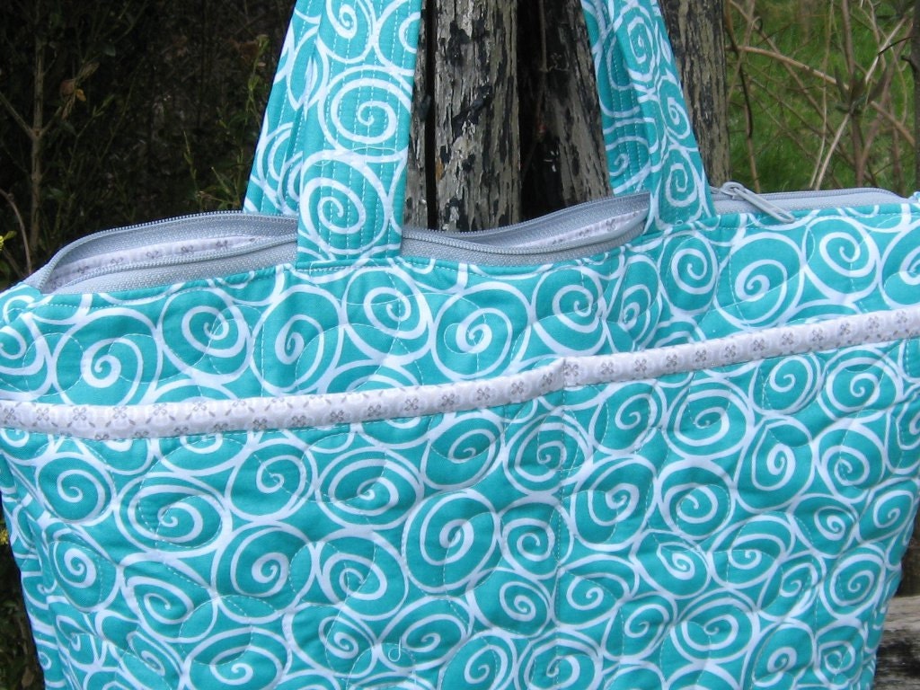 Large zippered tote bag, handmade quilted bag, Aqua summer bag, diaper bag, weekender, travel tote bag.   I pad slip pocket