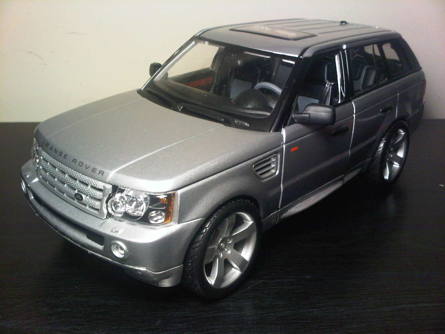 Hand Painted Detail Range Rover Sport 1:18 Scale Special Edition Diecast, Die Cast