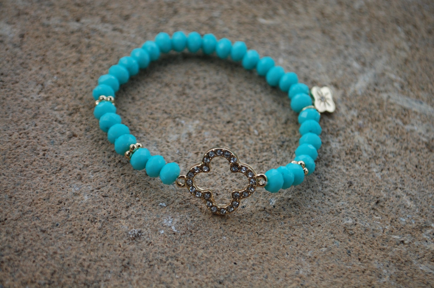 Turquoise Clover Bead Bracelet Stretch