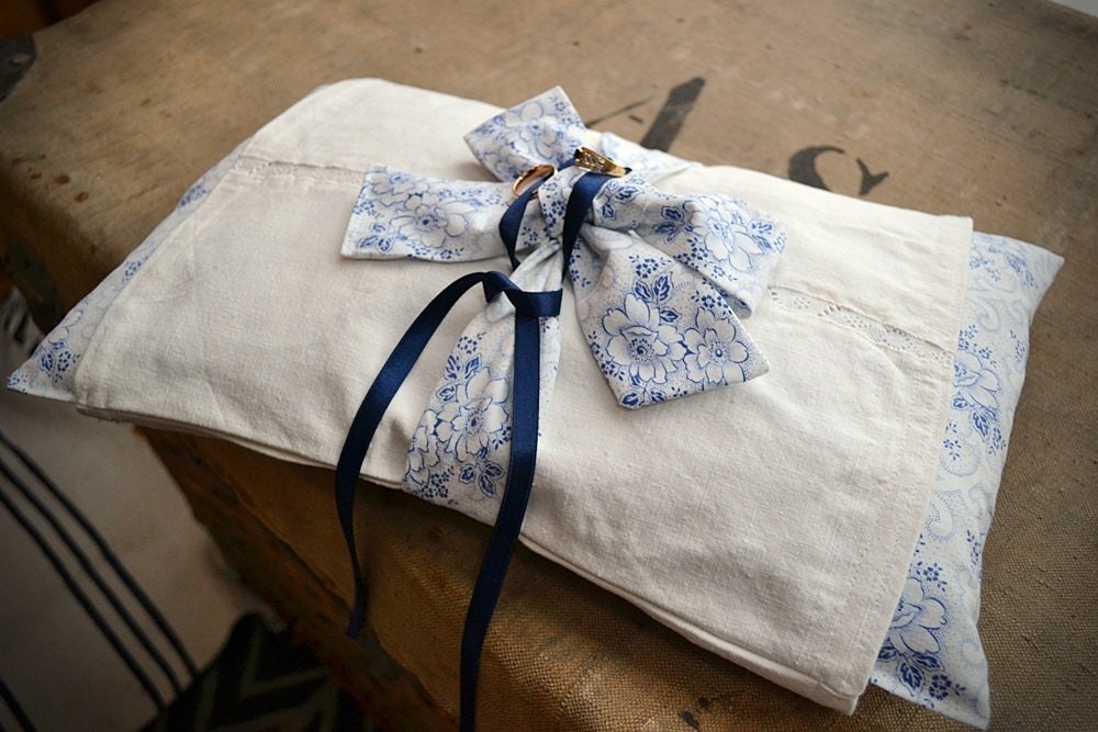 Wedding ring pillow made of antique Transylvanian linen, plain sewing, linen embroidery