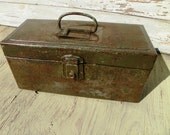 Vintage Industrial Army Green Tool Box Small Chest Machine Iron Age Steampunk Storage Studio Vintage Child Fishing Tackle Jewelry