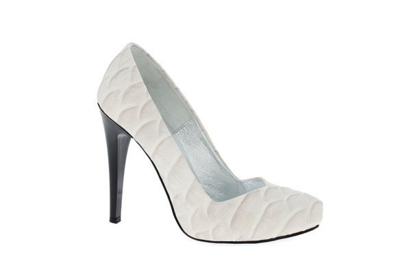 Handmade low cut high heel pumps in light grey/white shades - made to order