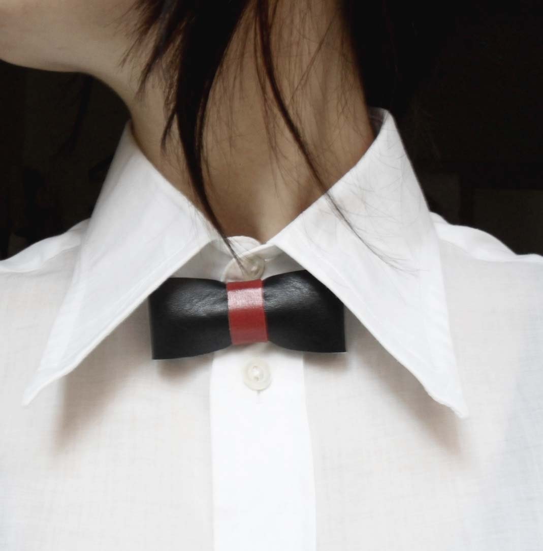 Leather bow brooch - black bow with red detail
