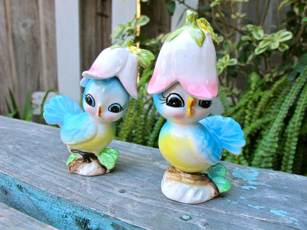 Vintage Bluebird Salt and Pepper Shakers with Pink Flower Hats, MINT, Epsteam