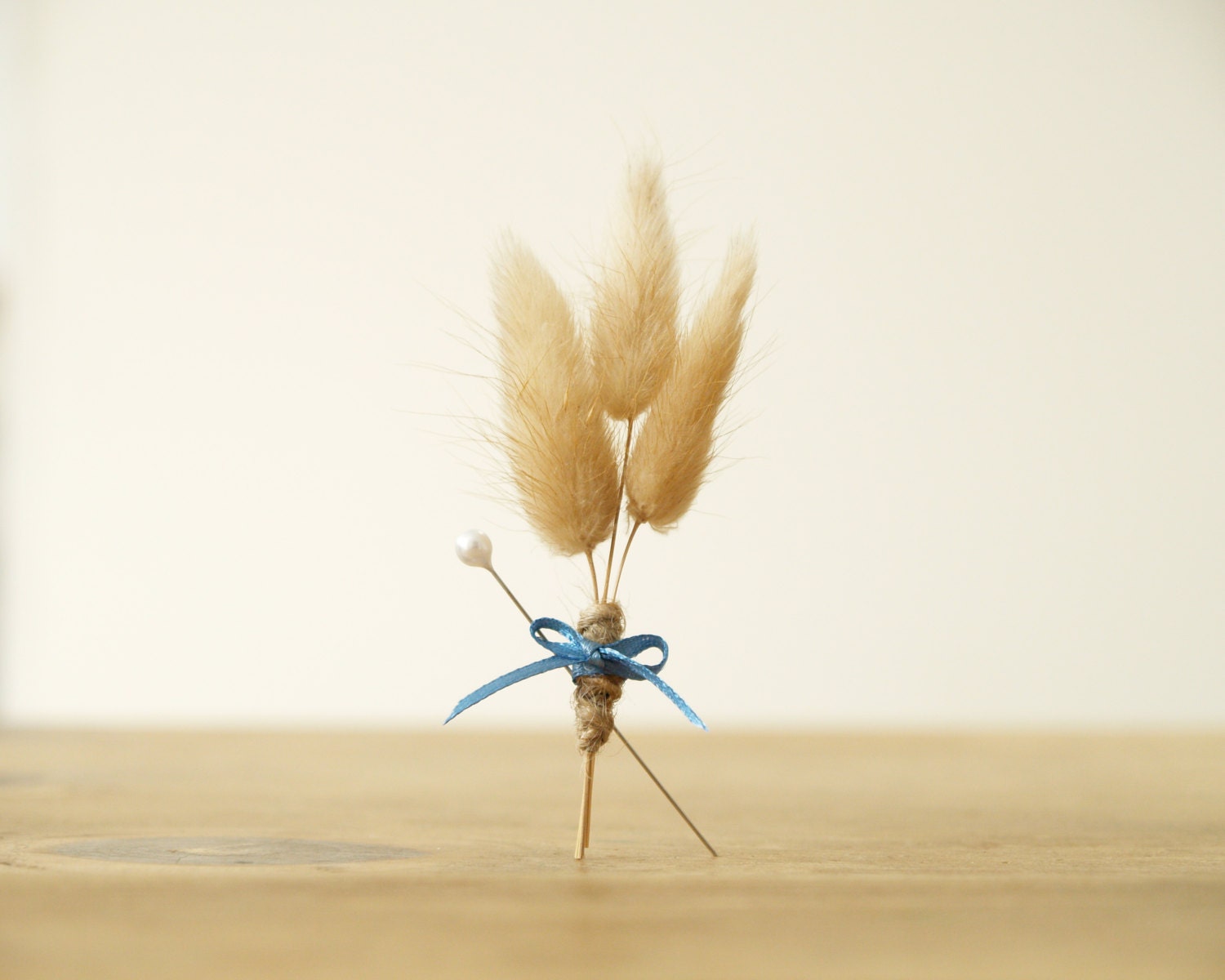 Natural Wedding Boutonniere, Bunny Tail flowers, Groomsman, gold cream wheat grass flowers, perfect for your Country Minimal Simple Wedding