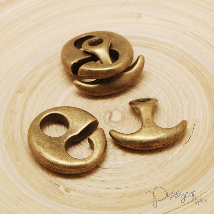 2 sets Antique Brass Tone Clasps-Toggle (GT1160)
