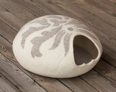 Cat bed/cat cave/cat house/Damascus ornament felted cat cave (With GIFT pad)