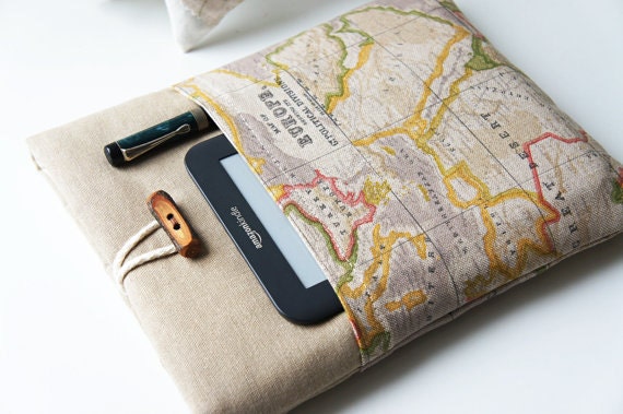 15 Inch Laptop Sleeve, 15 '' Macbook Pro, Retina - Custom Laptop Sleeve ,Worldmap Print -Handmade Wood Button