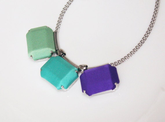 Bib necklace, Statement Necklace, Bubble Necklace, color block, green, purple,handmade stone