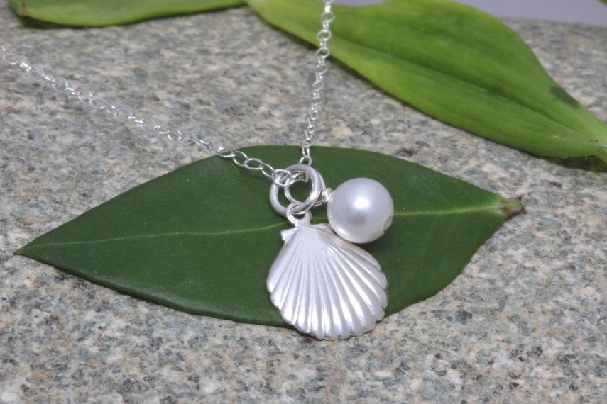 SALE. Sterling Silver Shell Charm and Freshwater Pearl Necklace.Bridal Jewely.Briedsmaid Gift Set.Give For Her.Beach Wedding.