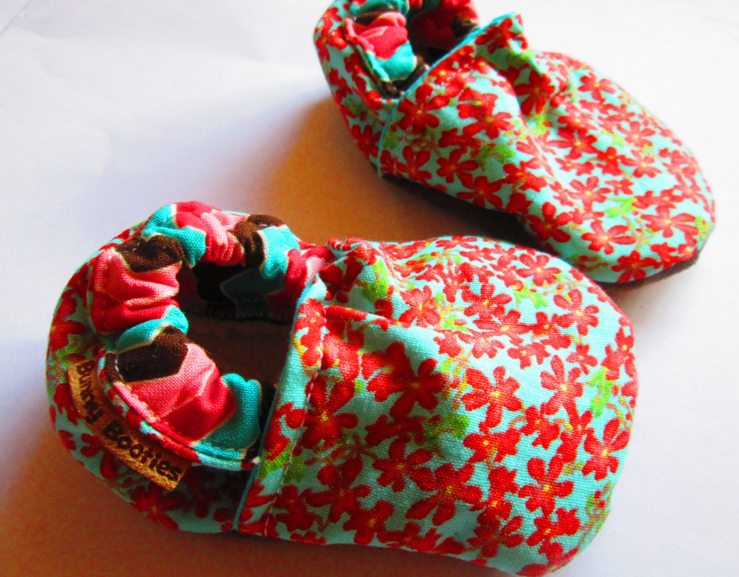 flower baby shoes booties  - Soft sole baby shoes - baby girl shoes - toddler shoes - children shoes - sizes 0 - 36 months availabl