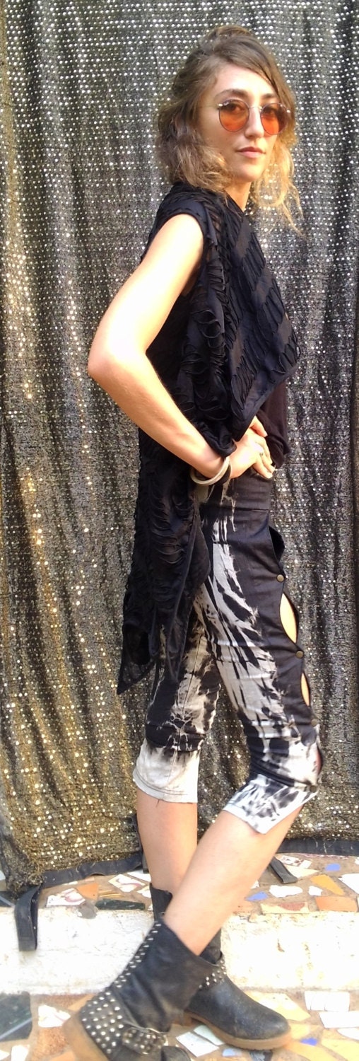Black cut out vest, one size, fit to all