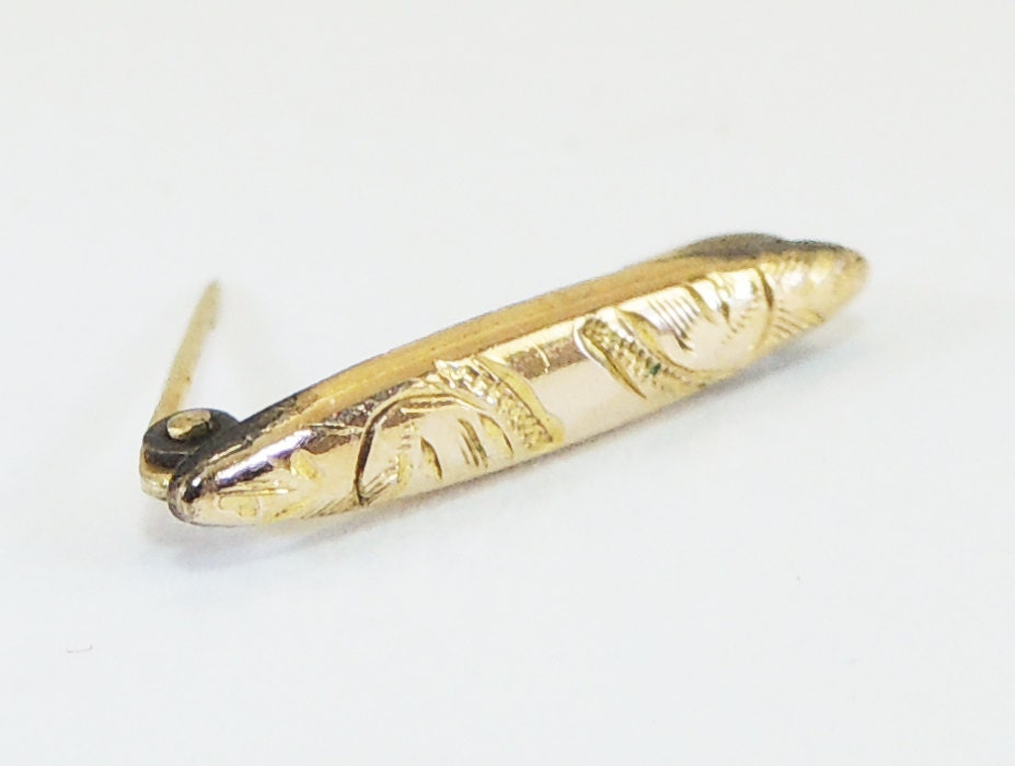 Antique Jewelry 14kt Gold engraved Brooch