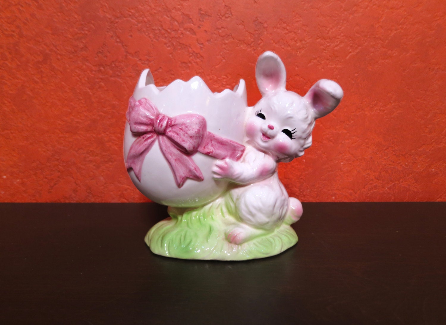 Eggcellent. Vintage 1950s 1960s Kitsch Inarco Bunny and Egg Easter Ceramic Planter