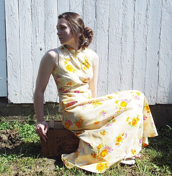 Vintage 70s Floral Dress in Sunflower Hippie and Cream Size 12 Long Full length Casual