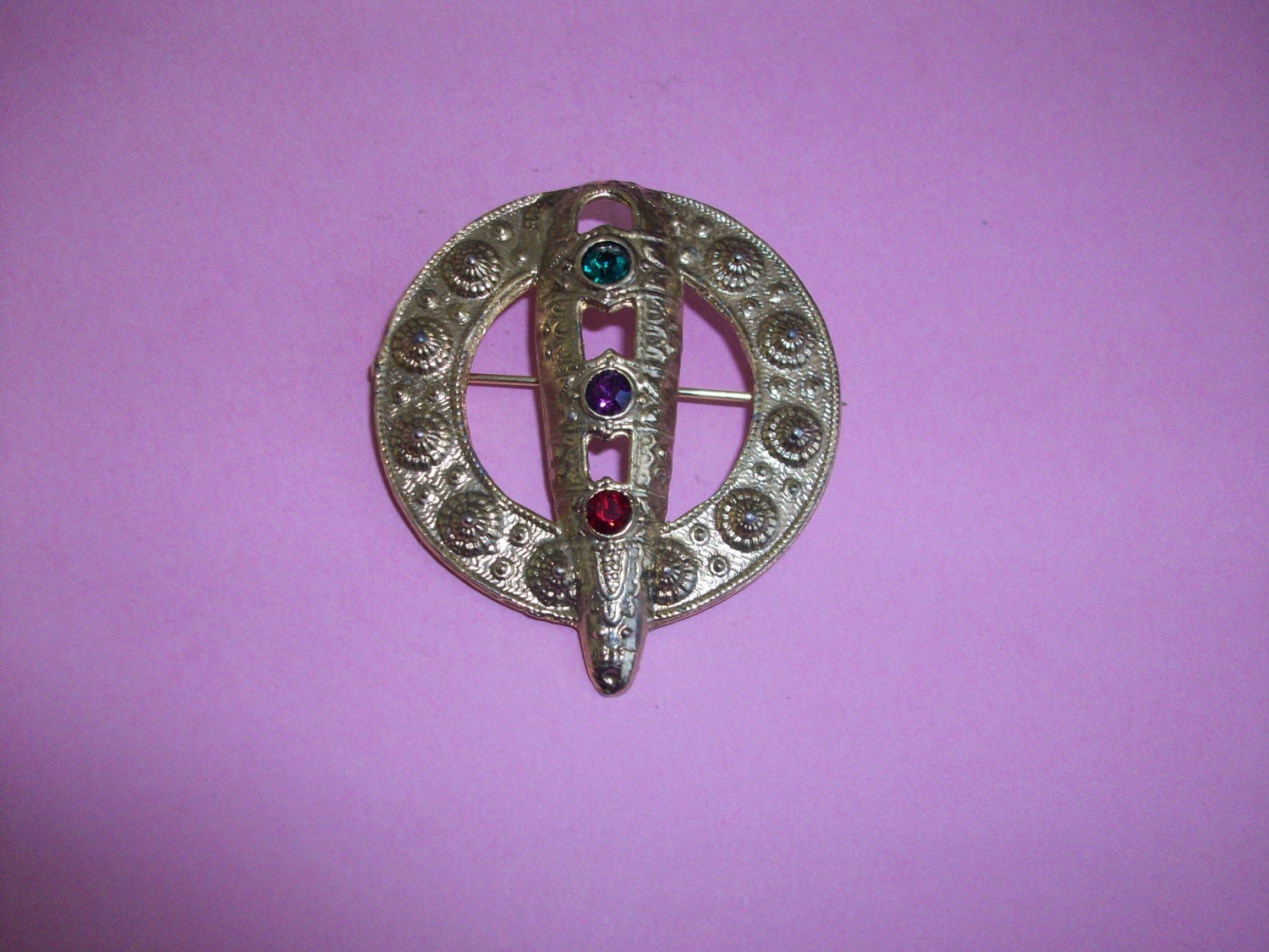 Vintage Gold Tone Brooch With Red, Purple & Green Rhinestones (MM860)
