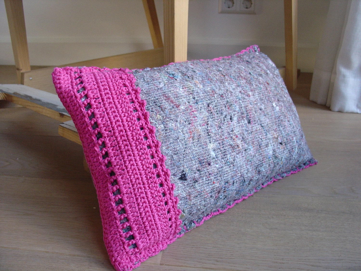 Odette, moving blanket and cotton crochet pillow