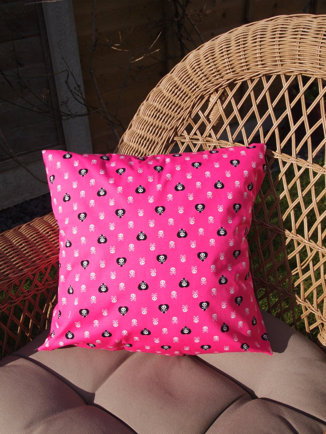 Handmade Pink Heart Skull & Cross Bone Cushion Cover - 16" Retro Vintage Rockabilly Candy Tattoo Goth Gothic Love Pirates Sailor Sailing