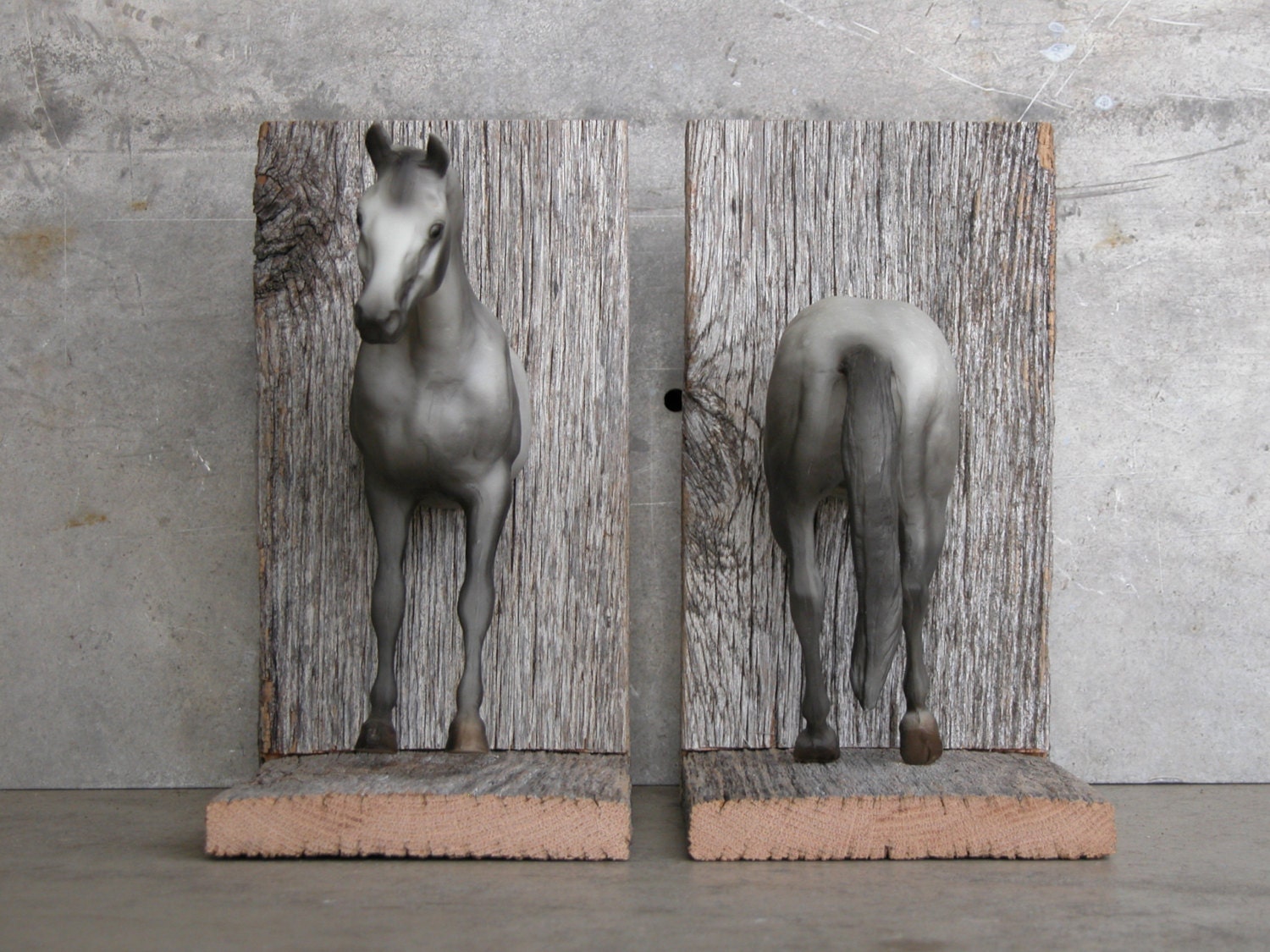 EQUINE COLLECTION hunter horse bookend in grey