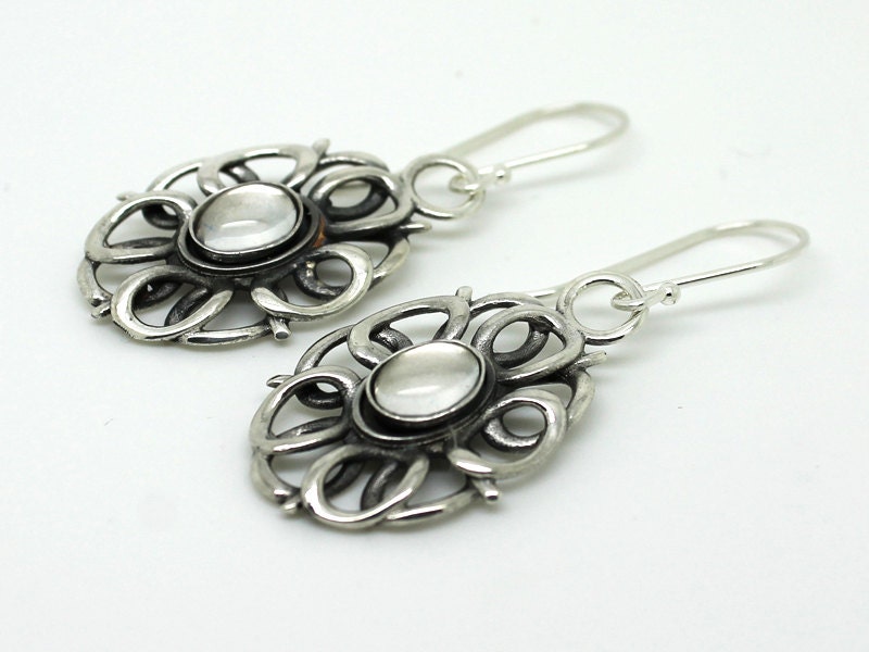 Oval Daisy Earring