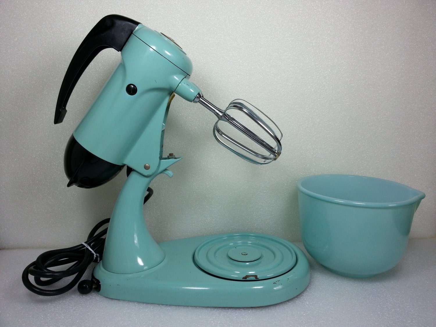 Vintage Turquoise 10 Speed Sunbeam - Model 11 Mixmaster Stand Mixer