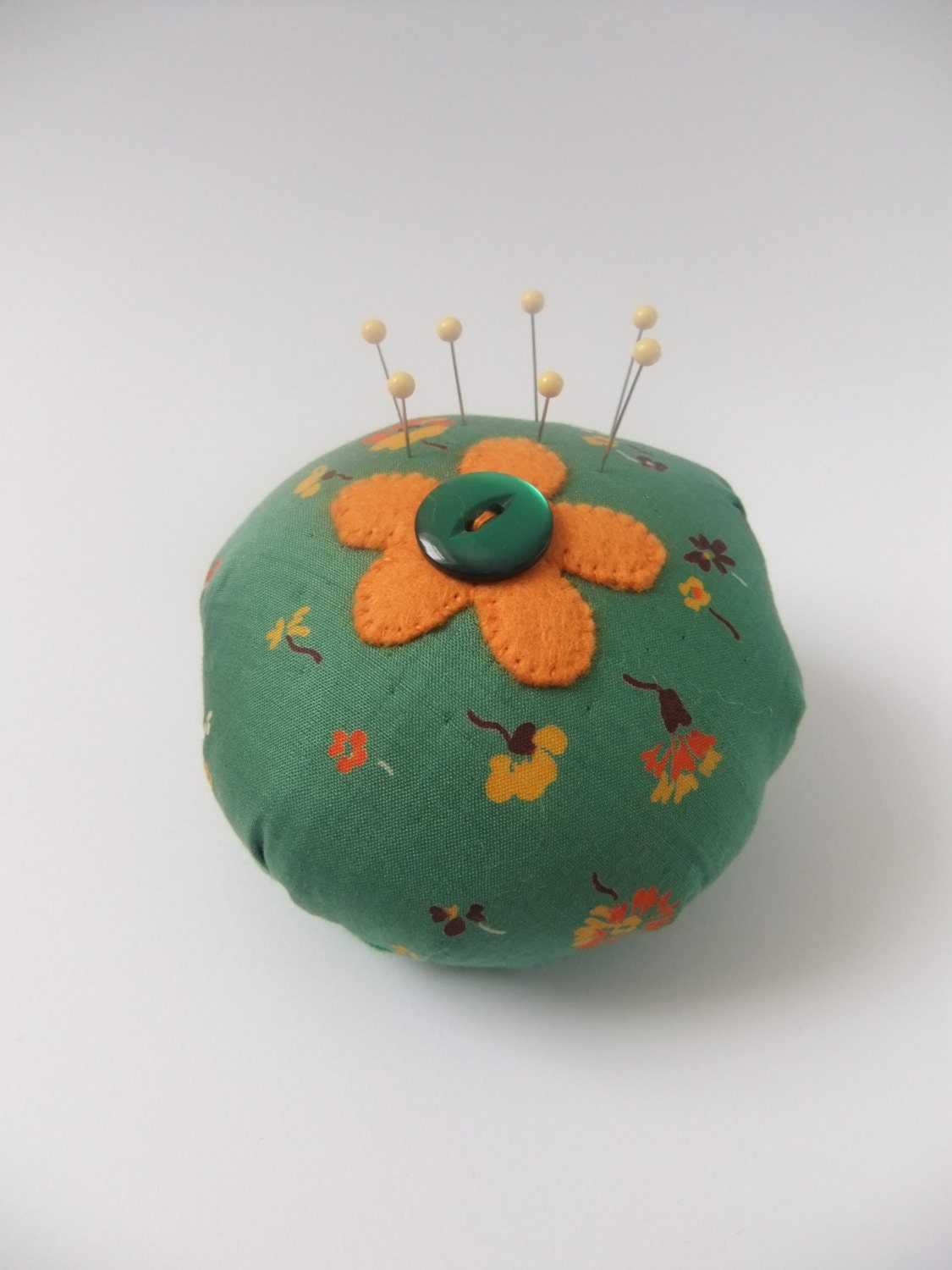 Green Flower Pin Cushion / Vintage Fabric Pin Cushion / Needle Cushion