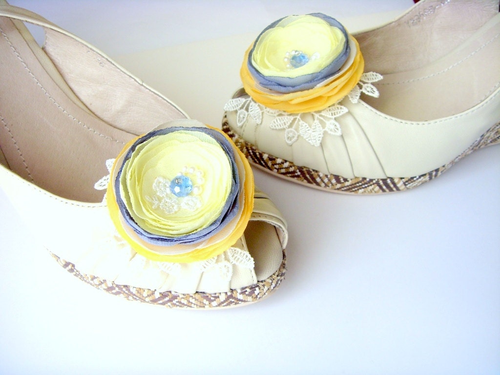 Shoes Clips , Yellow and gray  flowers  Solar   Silk Flower  Wedding , Accessories for wedding , Accessories for women , Shoe Accessories