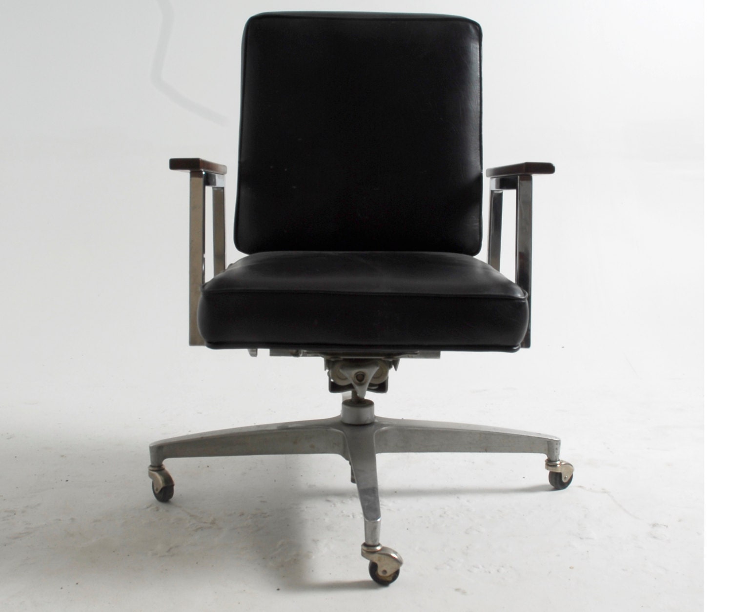 Incredible Machine Age 1950s Desk/Executive Chair with Walnut Arms