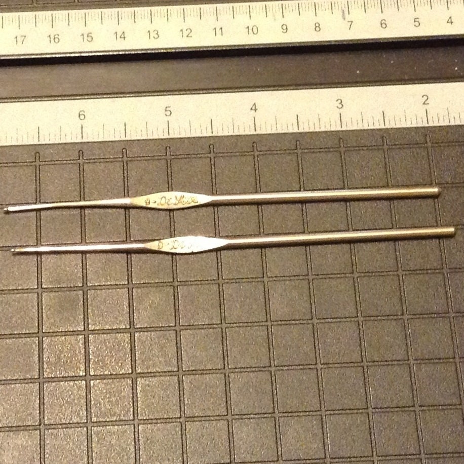 Peerless Novelty Manufacturing Company DeLux Diamond Pre WWII Very Old Vintage Steel Crochet Hooks