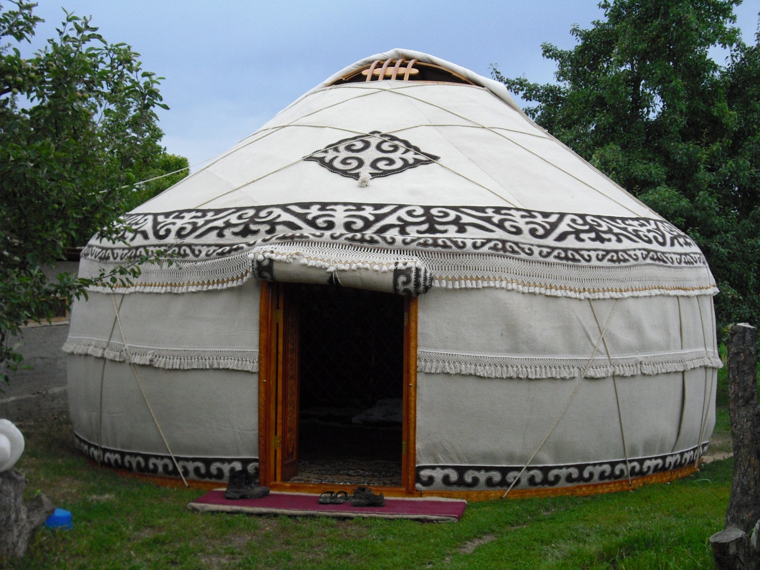Kyrgyz Yurt with furniture