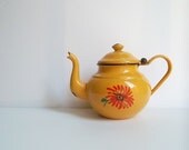 Vintage Teapot, Vintage Enamel teapot, Vintage Enamelware, Yellow teapot, 1970's Italian enamel Westen Due Leoni teapot