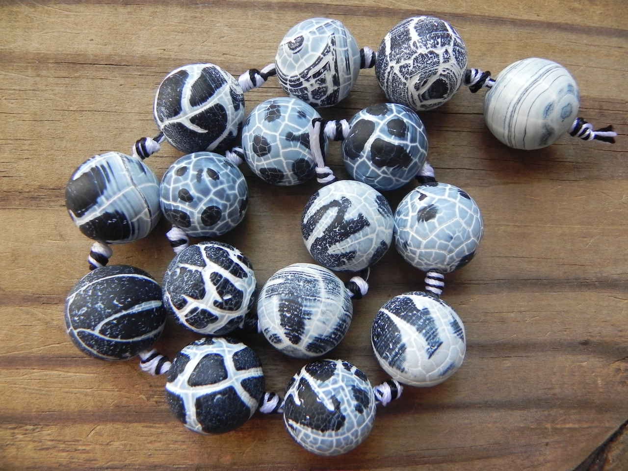 Agate pattern beads, gemstone pattern beads, large round agate beads, semi precious gemstones, worldwide shipping