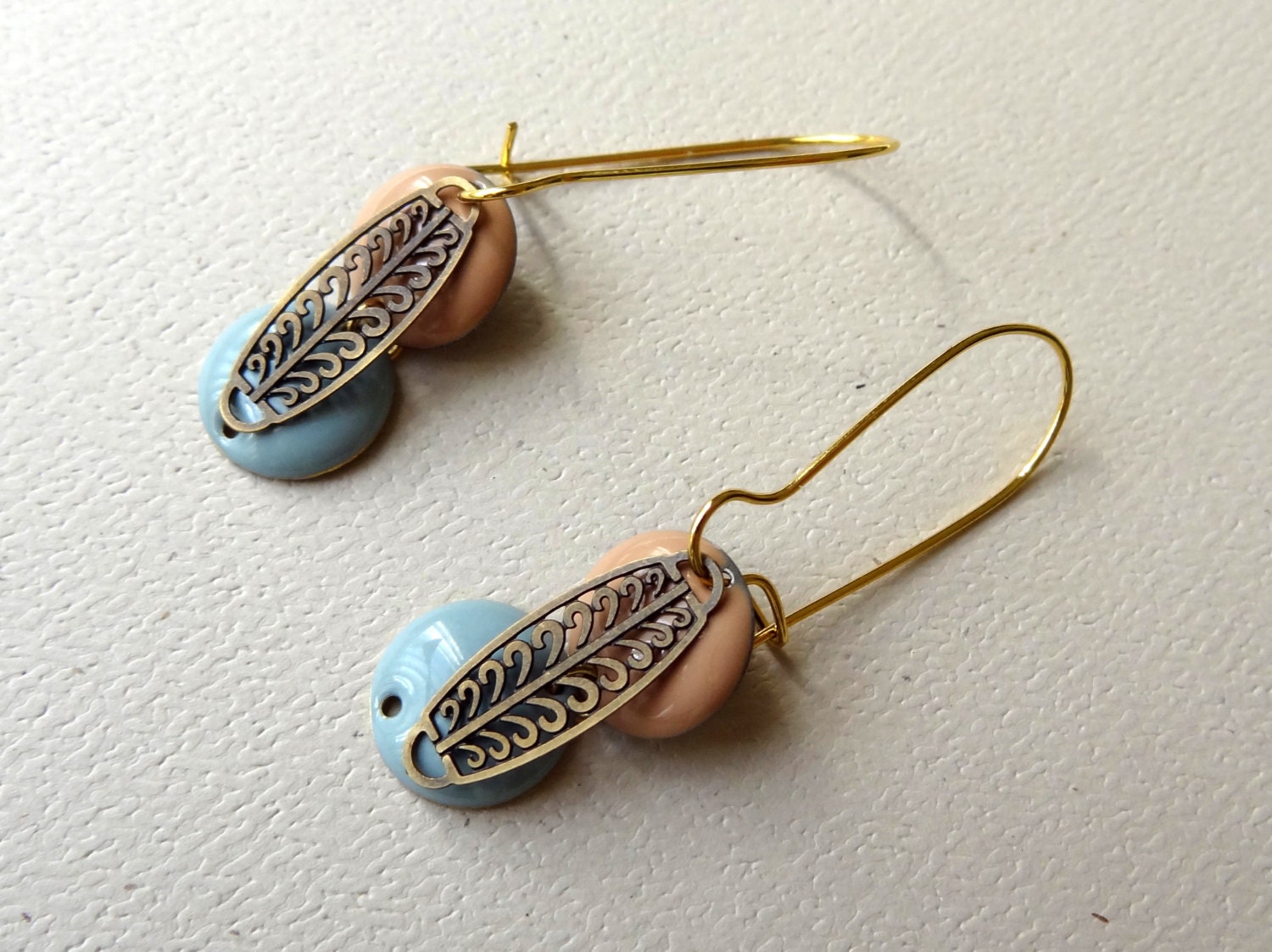 Vintage Oval Pattern Brass Filigree Earrings Retro Pink and Dusk Blue Convex Copper Dangles Circle Pendant Drop Earrings, Handmade Gift