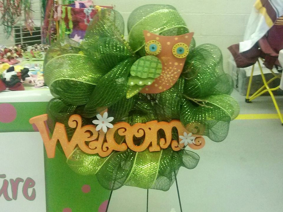 Garden Green Deco Mesh Wreath with Orange Welcome Signage and Metal Owl Accent