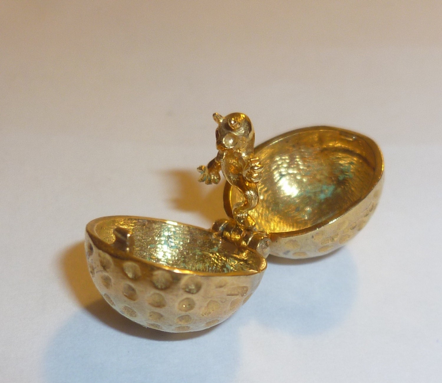 Vintage 9ct Solid Yellow Gold Opening Golf Ball Charm