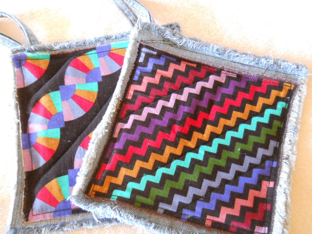Set of 2 quilt patterns pot holders