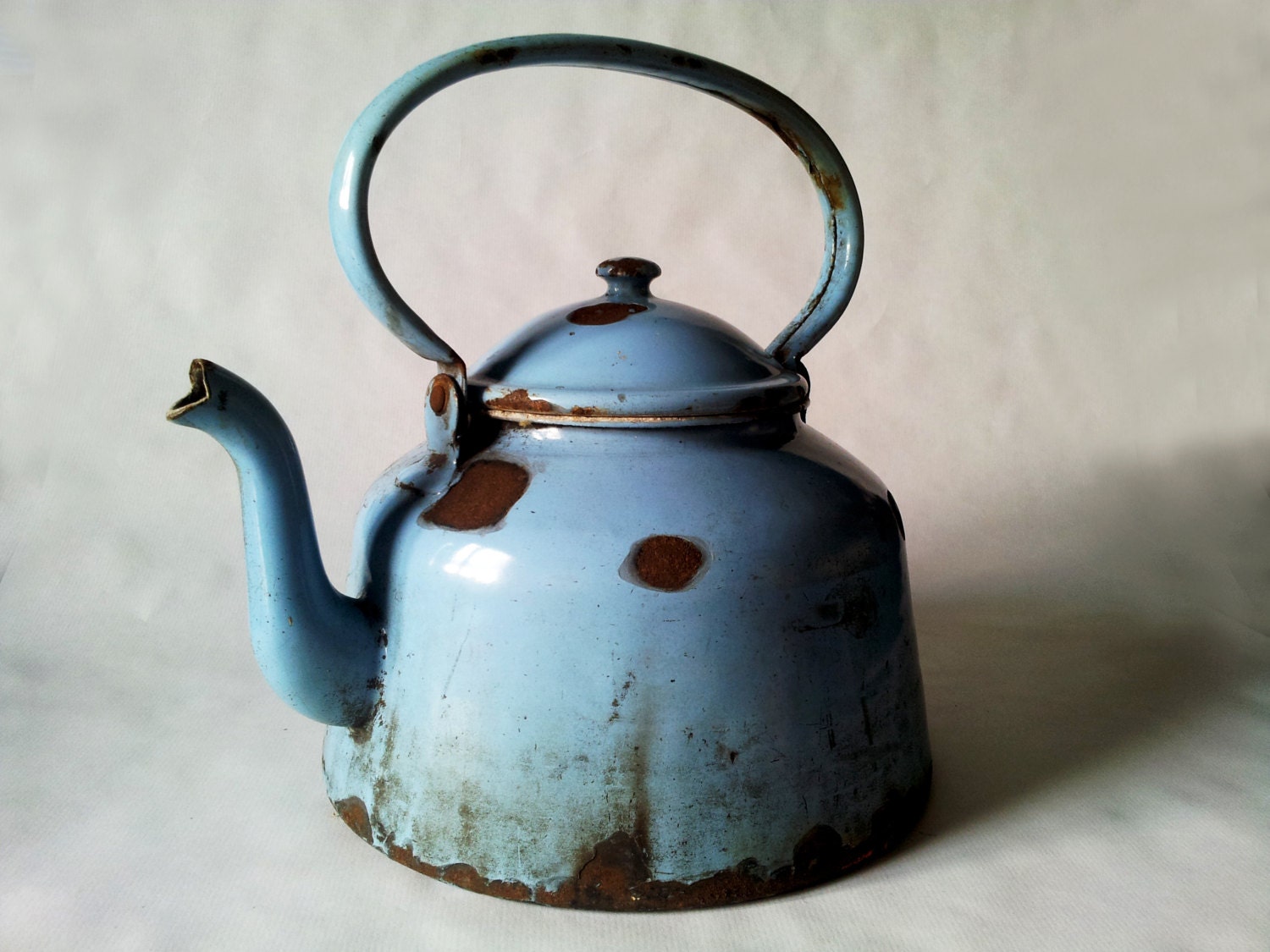 French Vintage ENAMELWARE TEAPOT kettle rustic blue LARGE - PetitesChosesDeLaVie