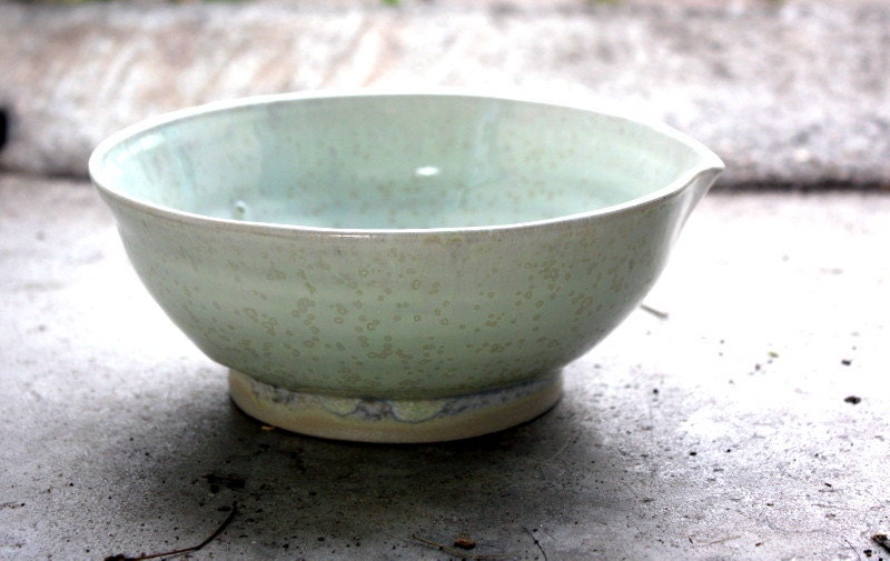 Stonware bowl with spout