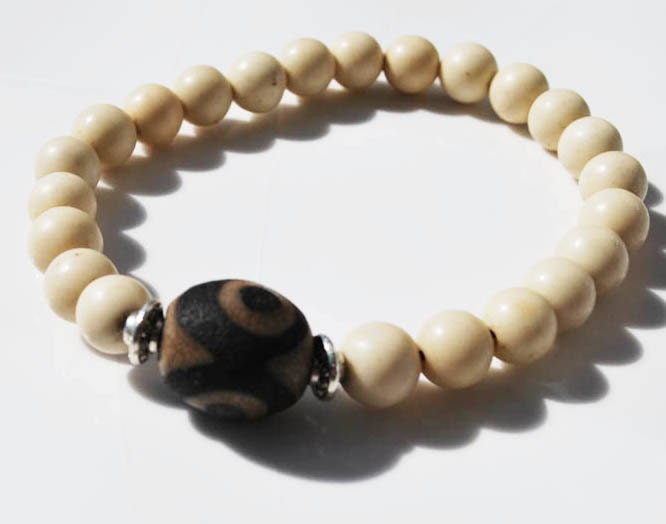 Yak Bone and Ancient Dzi Bead Mala Bracelet / Meditation / Handmade / Natural / Yoga / Zen / Spiritual / Travel