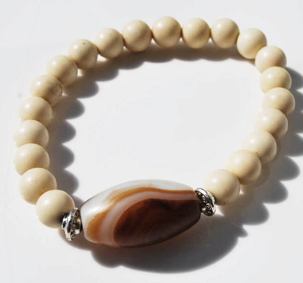 Yak Bone and Ancient Dzi Bead Mala Bracelet / Meditation / Handmade / Natural / Yoga / Zen / Spiritual / Travel