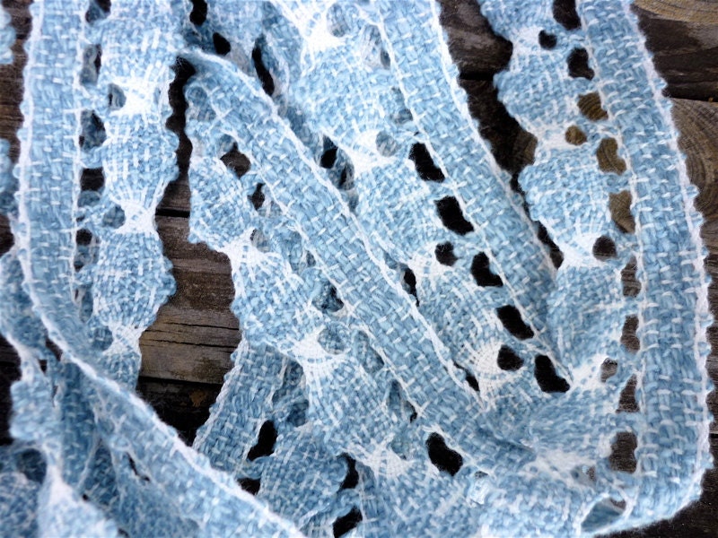2.5m /2 yds plus, Vintage Lace Trim, Blue White Woven Lace, Farmhouse Cottage Rustic Shabby Chic / Sewing, Art, Jewelry Making