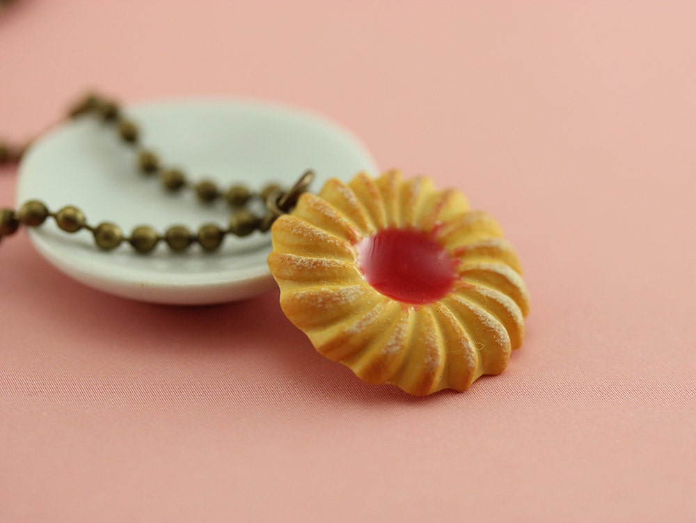 Jam Cookie Necklace