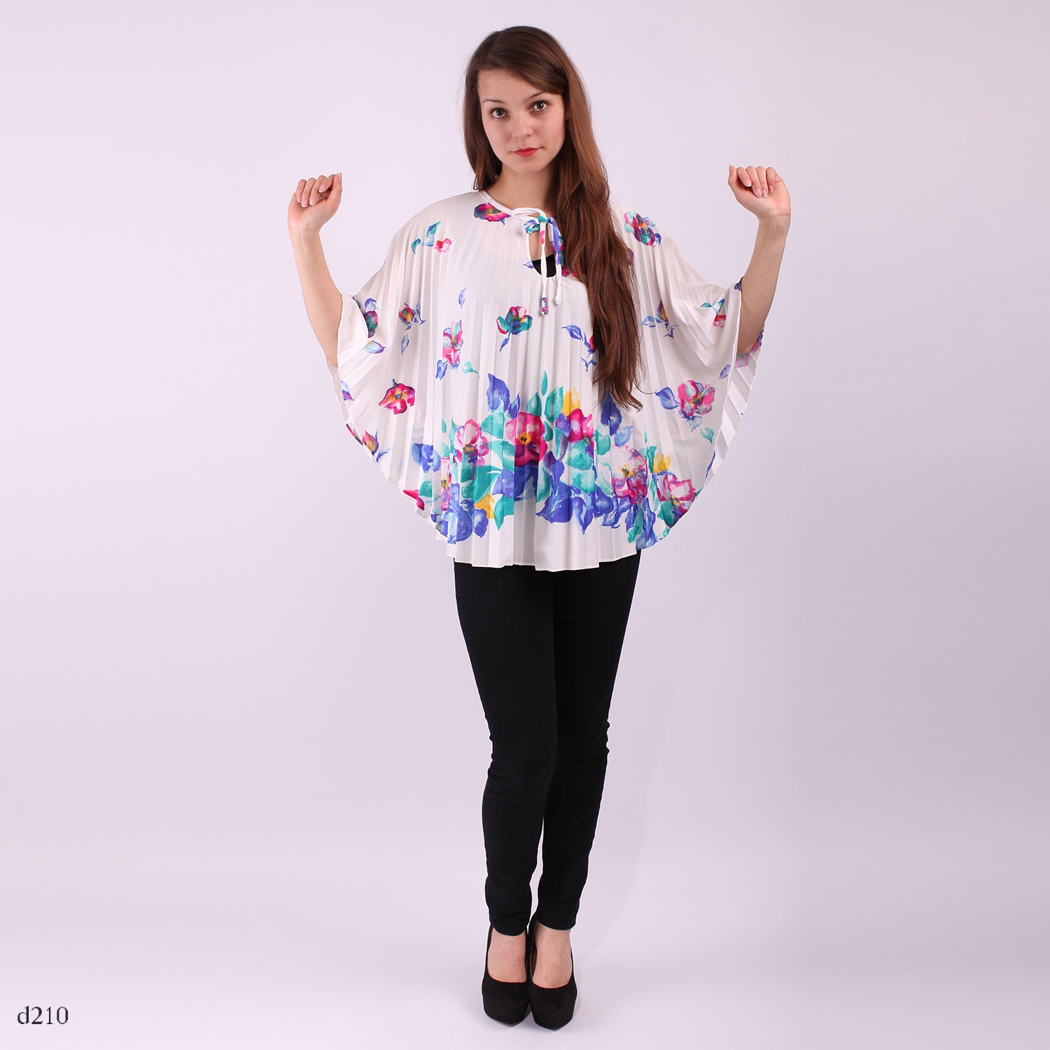 70s White Floral Cape/ Pleated Light Poncho / Floral Wrap