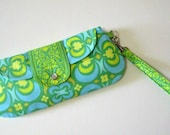Sweet Pea Snap and Go Wristlet / Amy Butler fabric