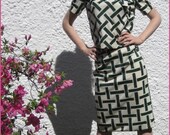 Vintage 1950s Leslie Faye 2 Piece Nylon Wiggle Cream Dark Green Mid Century Print Bust 34