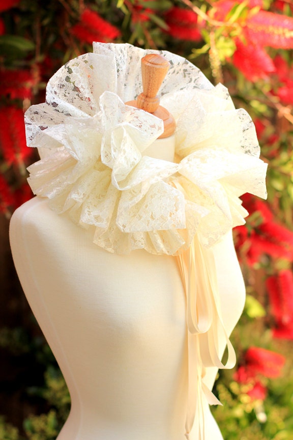 Victorian Collar in Ivory Lace - Avant Garde Fashion