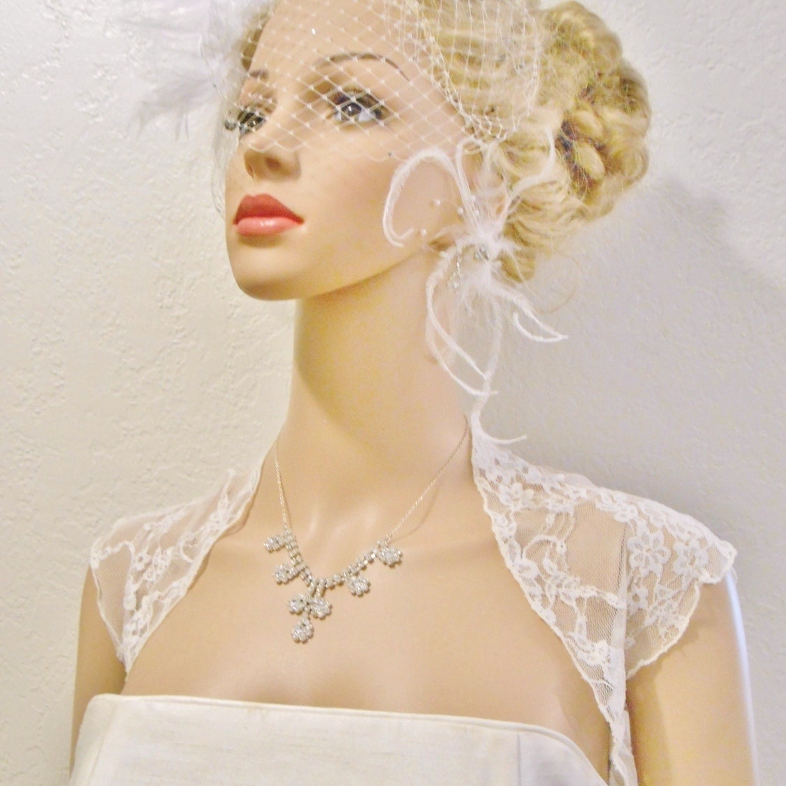 STRETCHY Delicate Vintage Style Lace Bolero, Lace Bridal Shrug