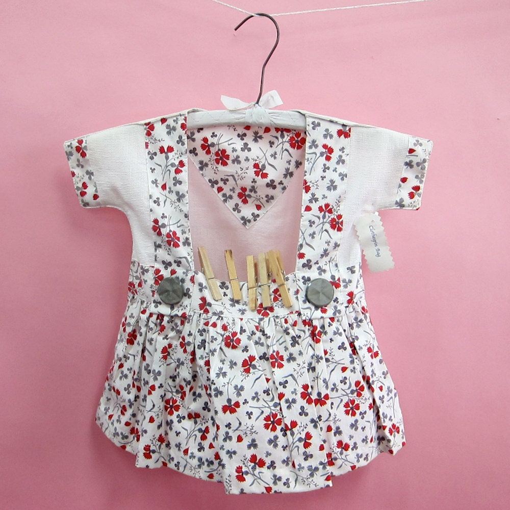 Clothes Pin laundry bag, vintage Red, Grey Flowery cotton print