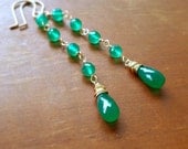 Emerald Green Onyx Earrings, Long Gemstone Dangle, Gold Wire Wrapped, Kande Kristina Henning - Briallen